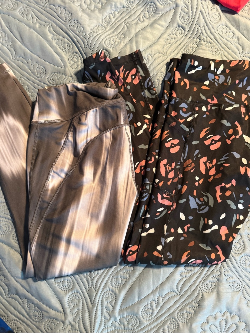 Women’s M leggings lot - Picture 2 of 7